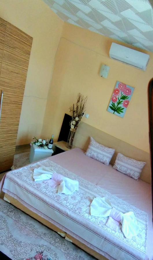 Rose & Water Guest House Pavel Banya Exterior foto