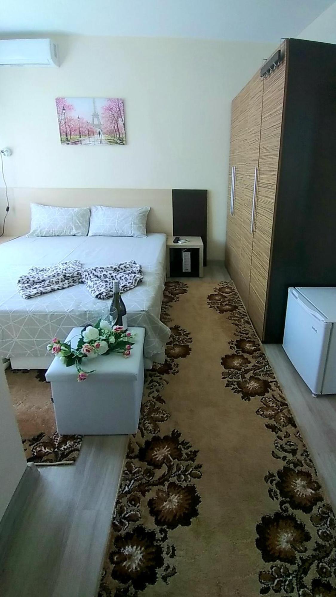 Rose & Water Guest House Pavel Banya Habitación foto